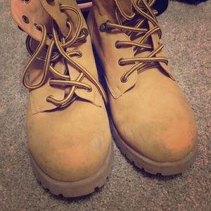 Whitemt boots